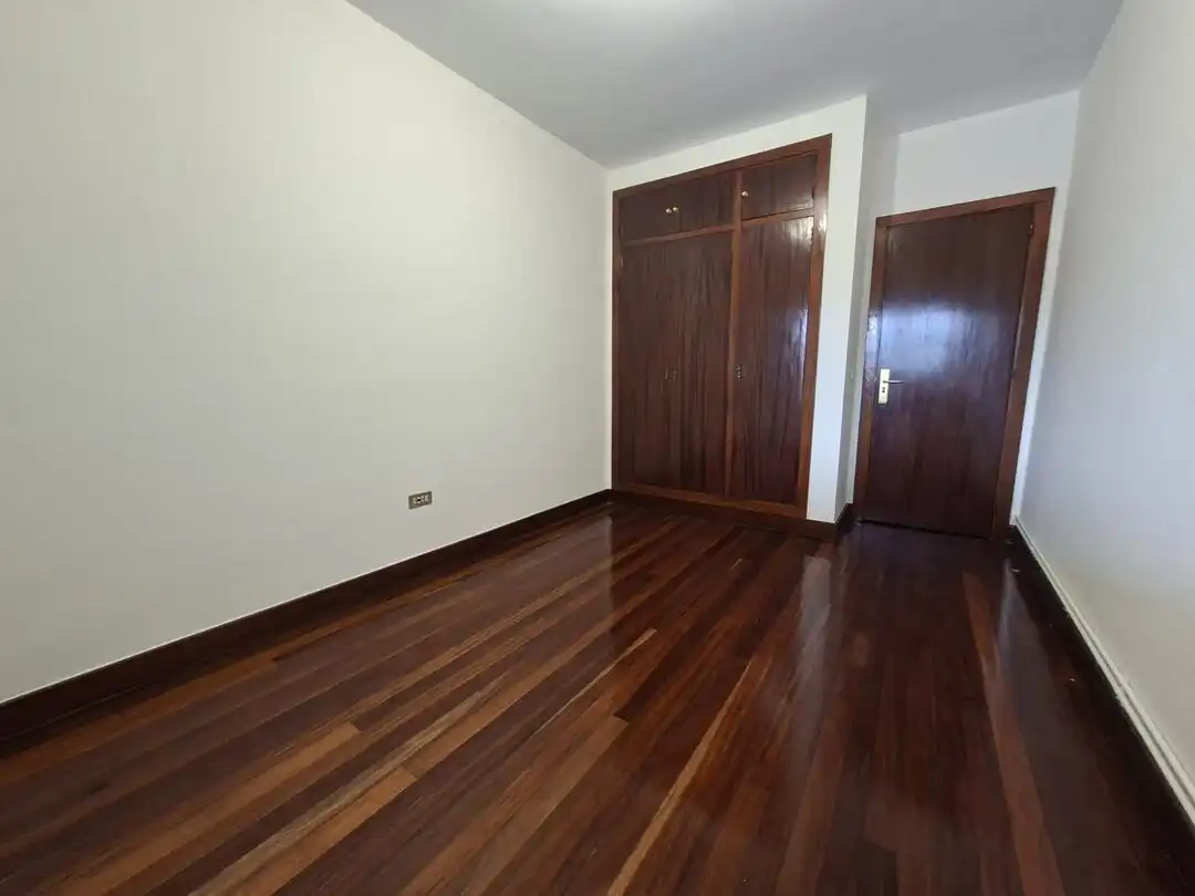 Schlafzimmer von Wohnung zum Verkauf in Durango mit Heizung, Abstellraum und Balkon