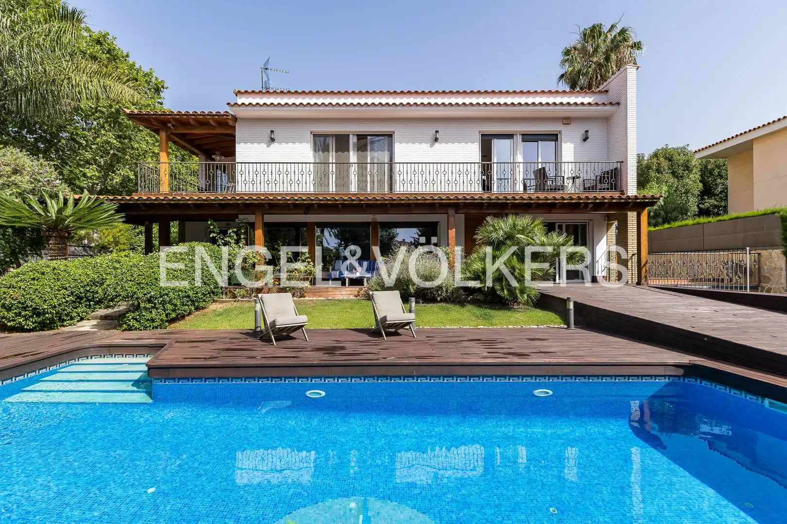 Exterior view of Country homes for sale in Vilanova i la Geltrú  with Air Conditioner, Heating and Private garden