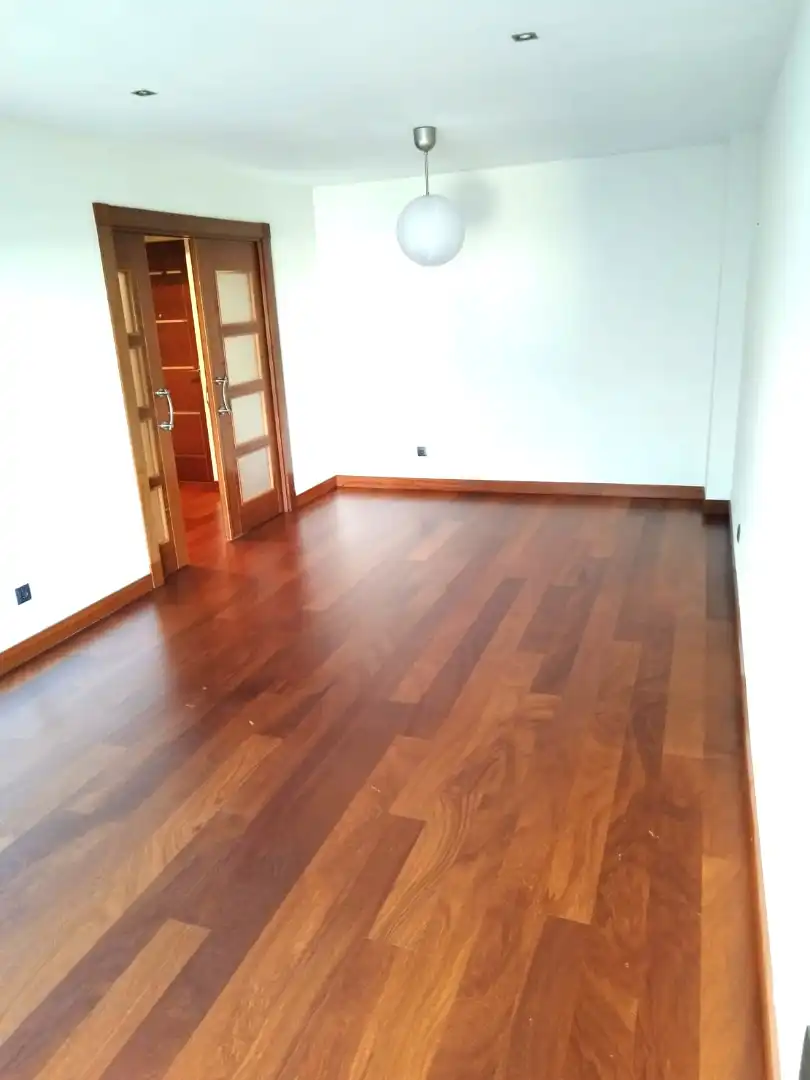 Flat for rent in Vigo   with Parquet flooring