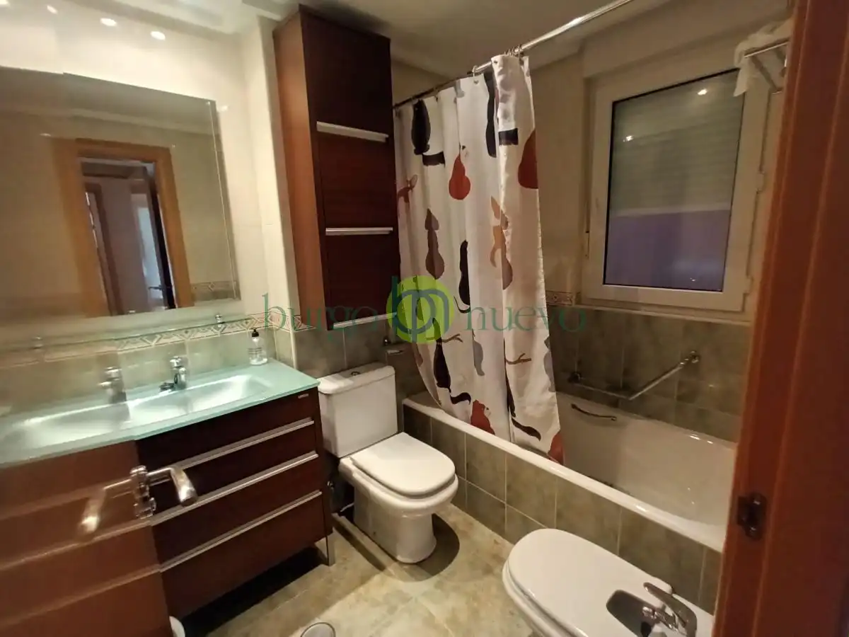 Baño de Apartamento de alquiler en León Capital  con Calefacción, Terraza y Amueblado