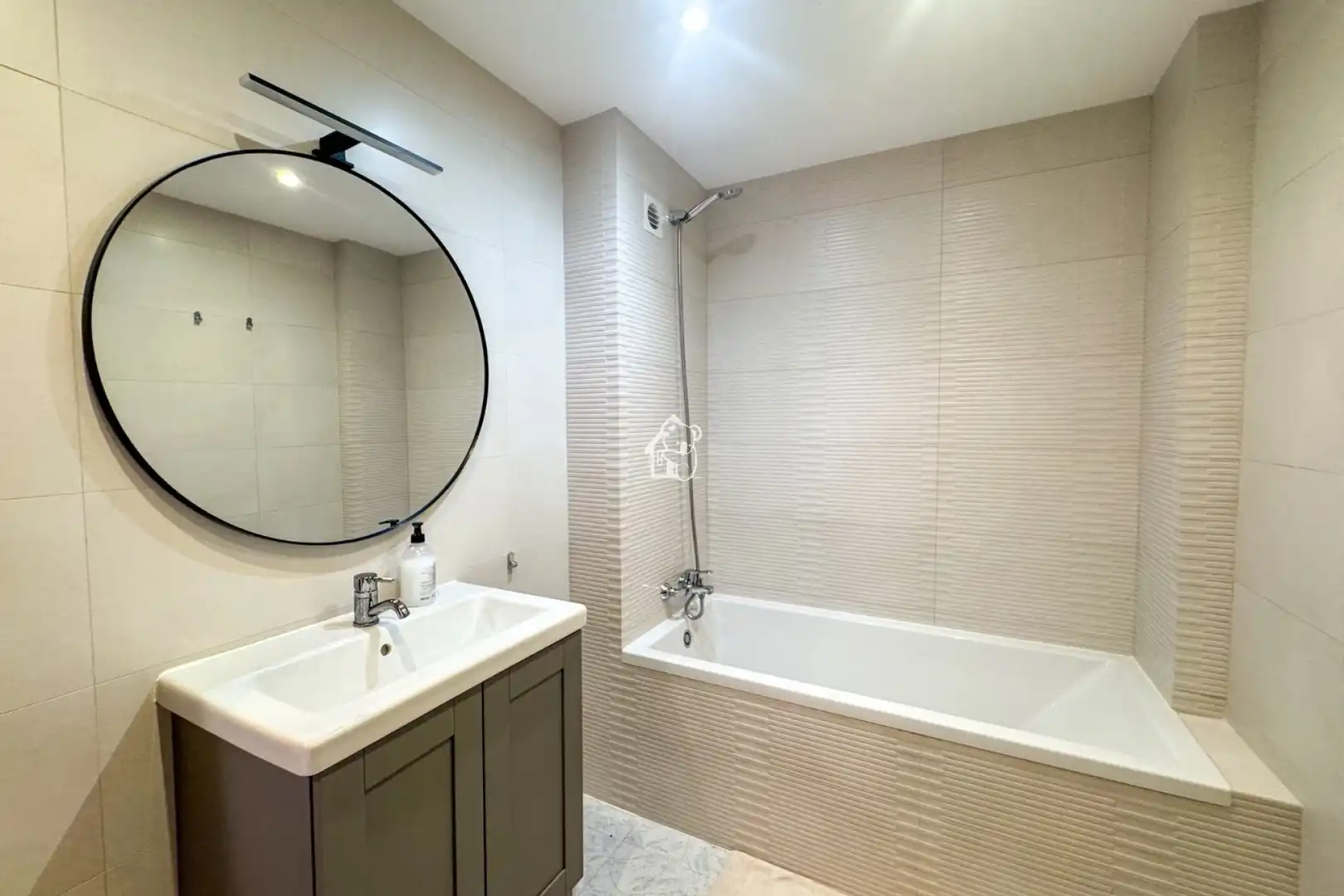 Baño de Apartamento de alquiler en San Miguel de Salinas con Horno y Lavadora