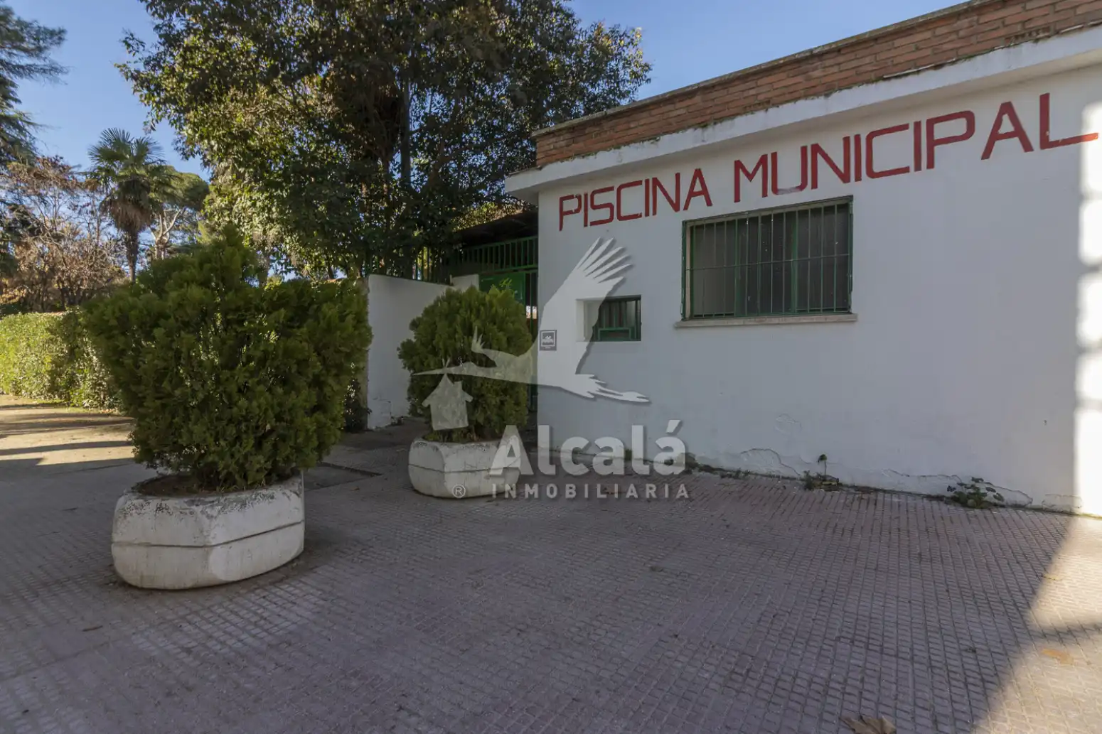 Vista exterior de Local en venta en Alcalá de Henares con Aire acondicionado