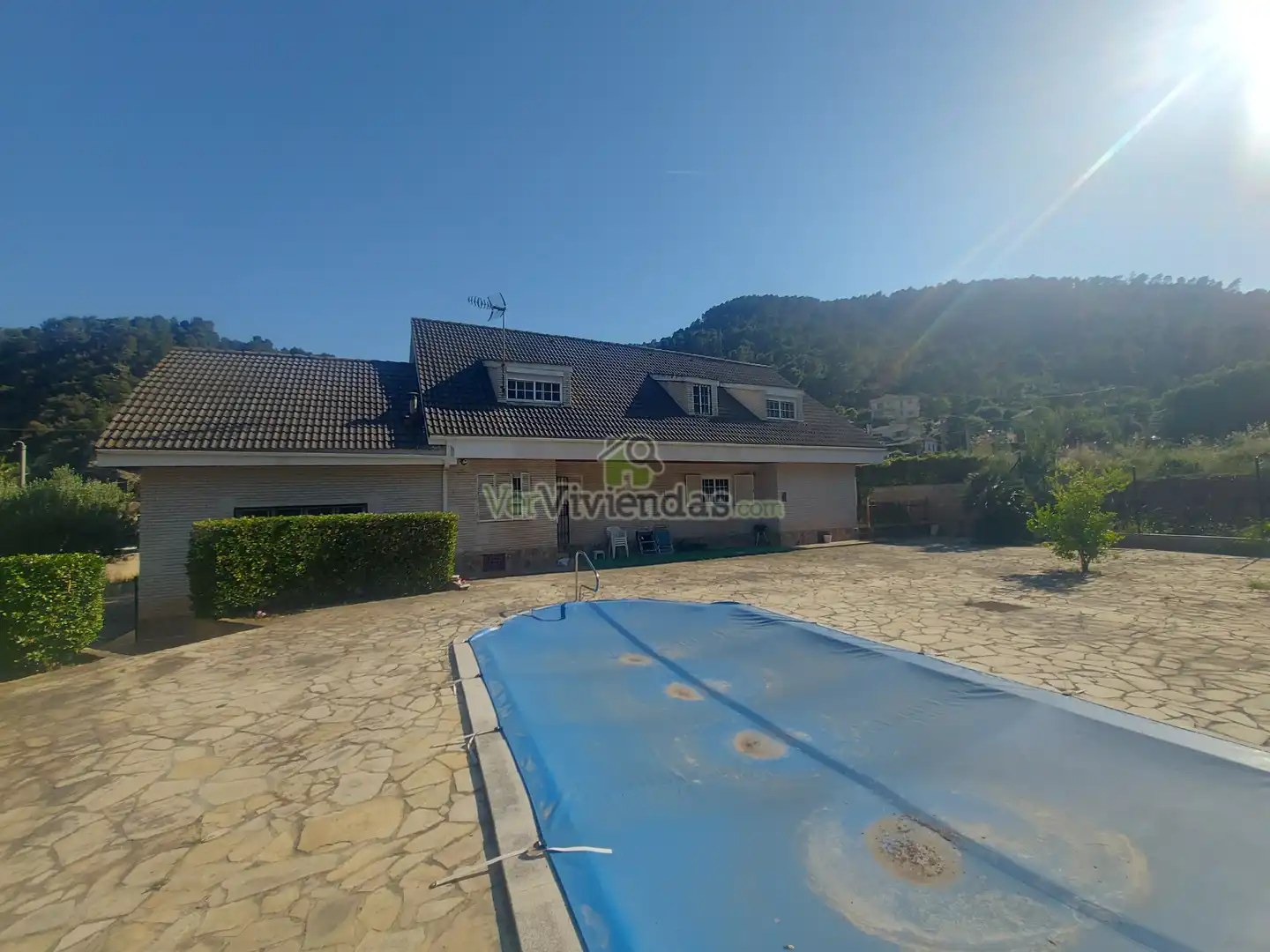 Vista exterior de Casa o xalet en venda en Torrelles de Llobregat amb Aire condicionat, Calefacció i Jardí privat