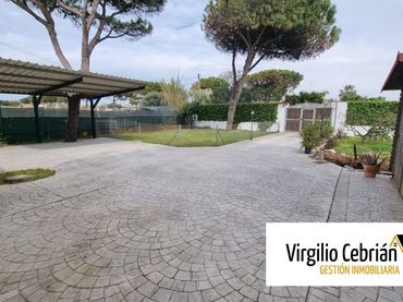 Detached house with garden for sale in Las Tres Piedras - Costa Ballena