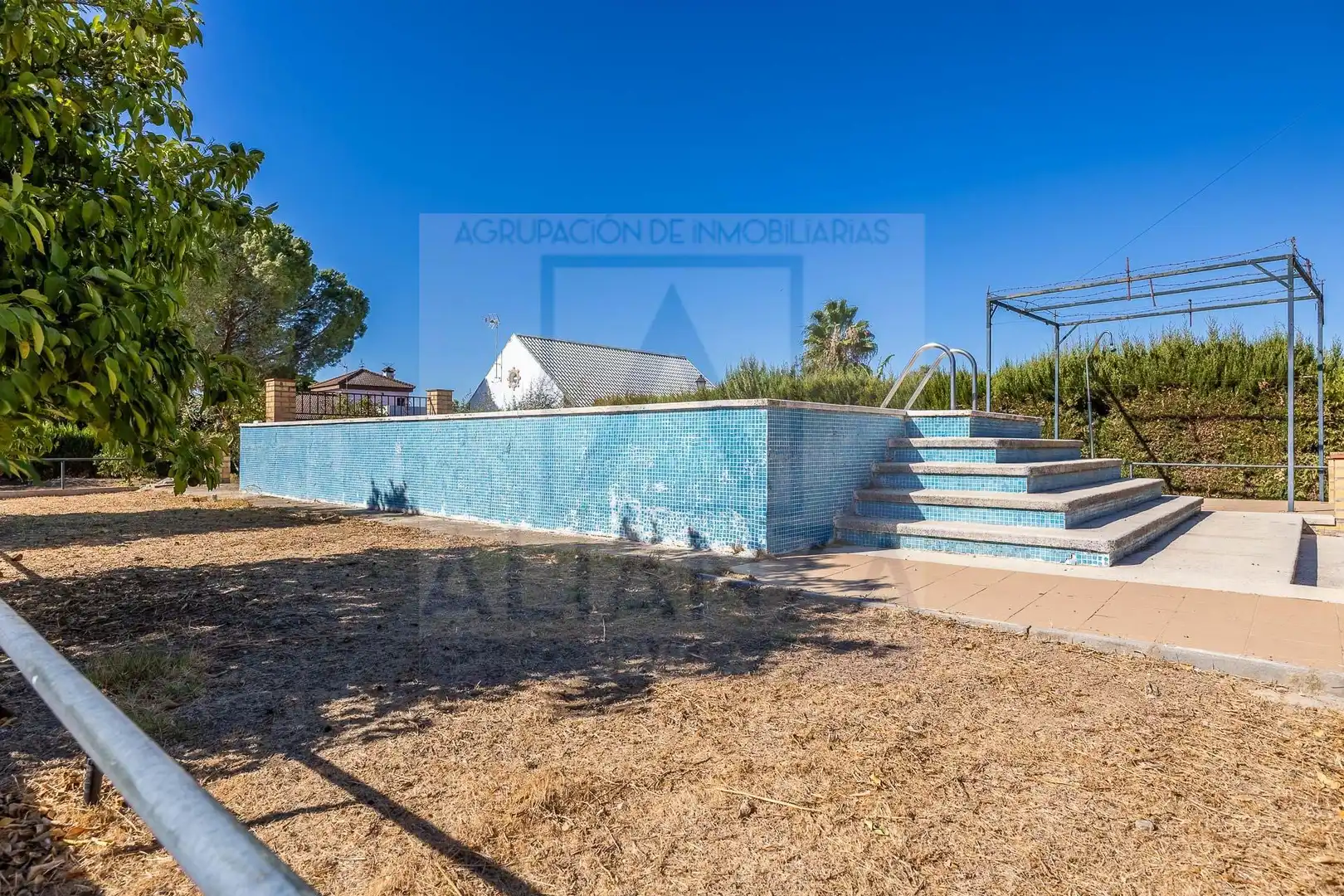 Houses for sale in Sanlúcar la Mayor, Sevilla