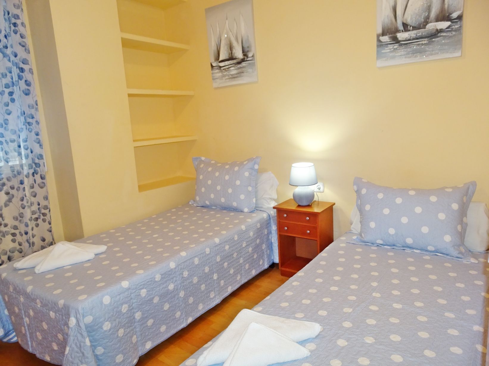 Dormitori de Apartament de lloguer en Gandia amb Parquet, Terrassa i Moblat