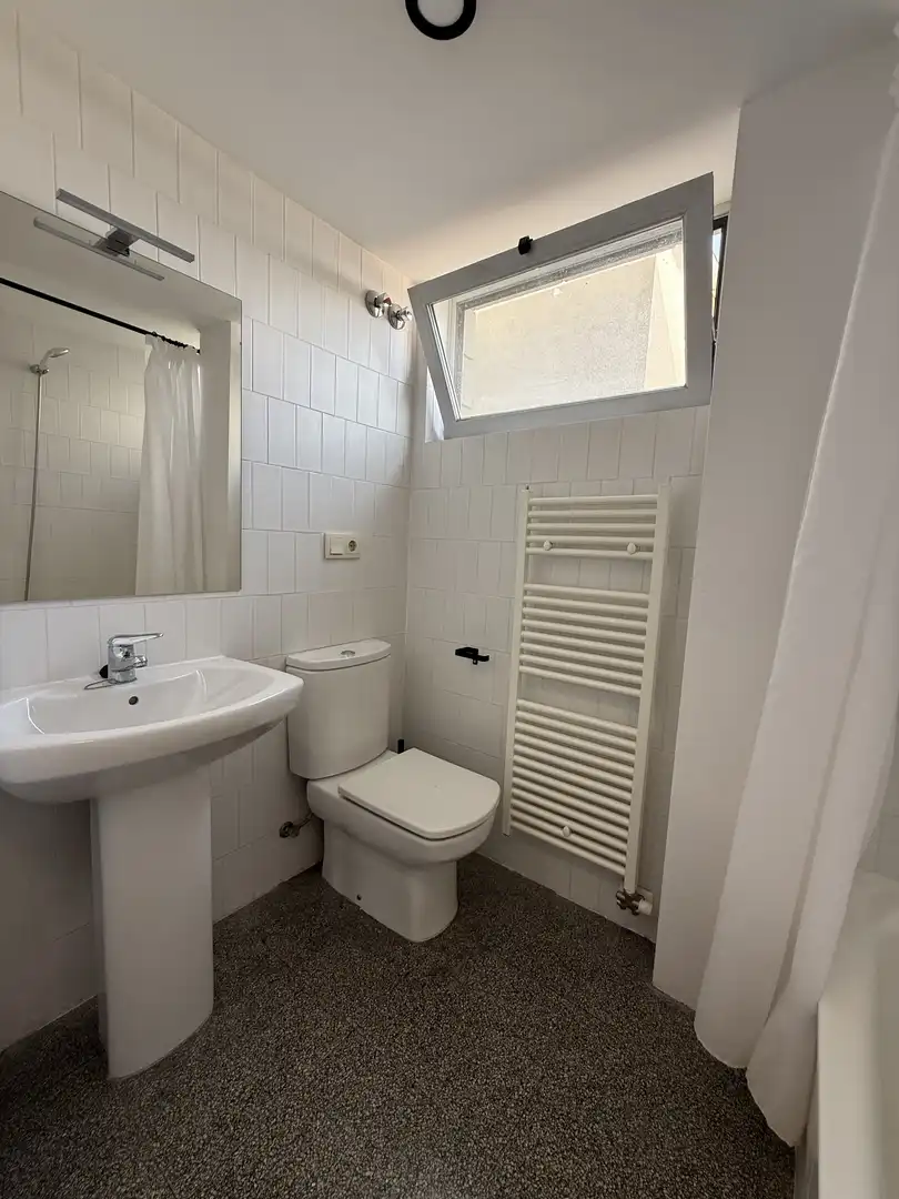 Baño de Piso de alquiler en Rosselló con Calefacción