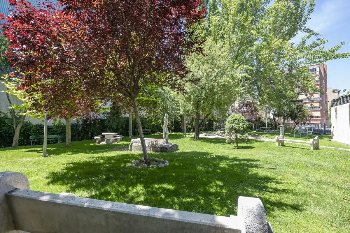 Jardín de Piso en venta en Madrid con Calefacción, Jardín privado y Terraza