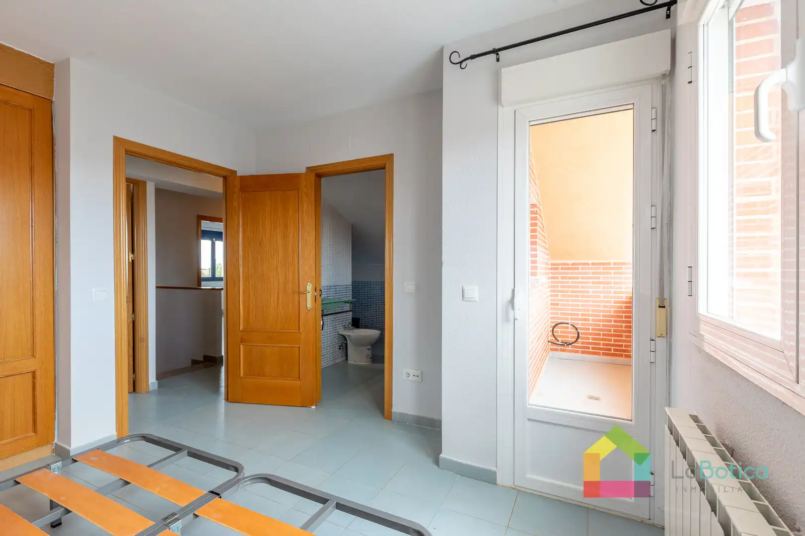 Baño de Casa adosada en venta en Burguillos de Toledo con Calefacción, Jardín privado y Terraza