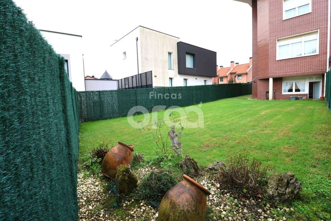 Jardí de Casa adosada en venda en Abanto y Ciérvana-Abanto Zierbena amb Calefacció, Jardí privat i Terrassa