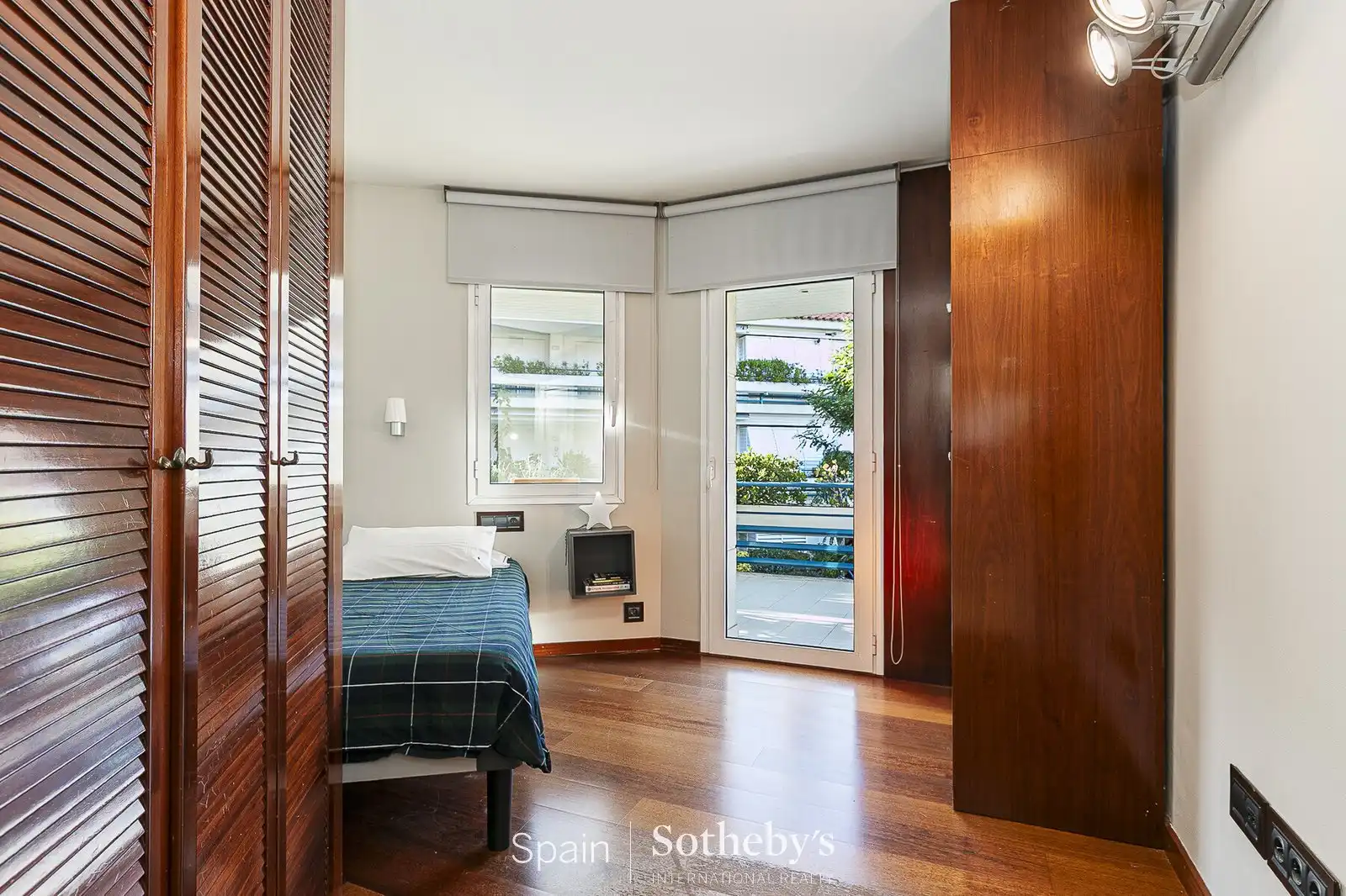 Bedroom of Apartments for sale in Sitges  with Air Conditioner, Storage room and Community pool