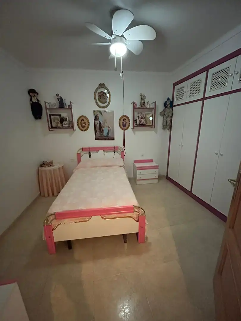 Habitación de Ático en venta en Cuevas de San Marcos con Aire acondicionado, Terraza y Amueblado