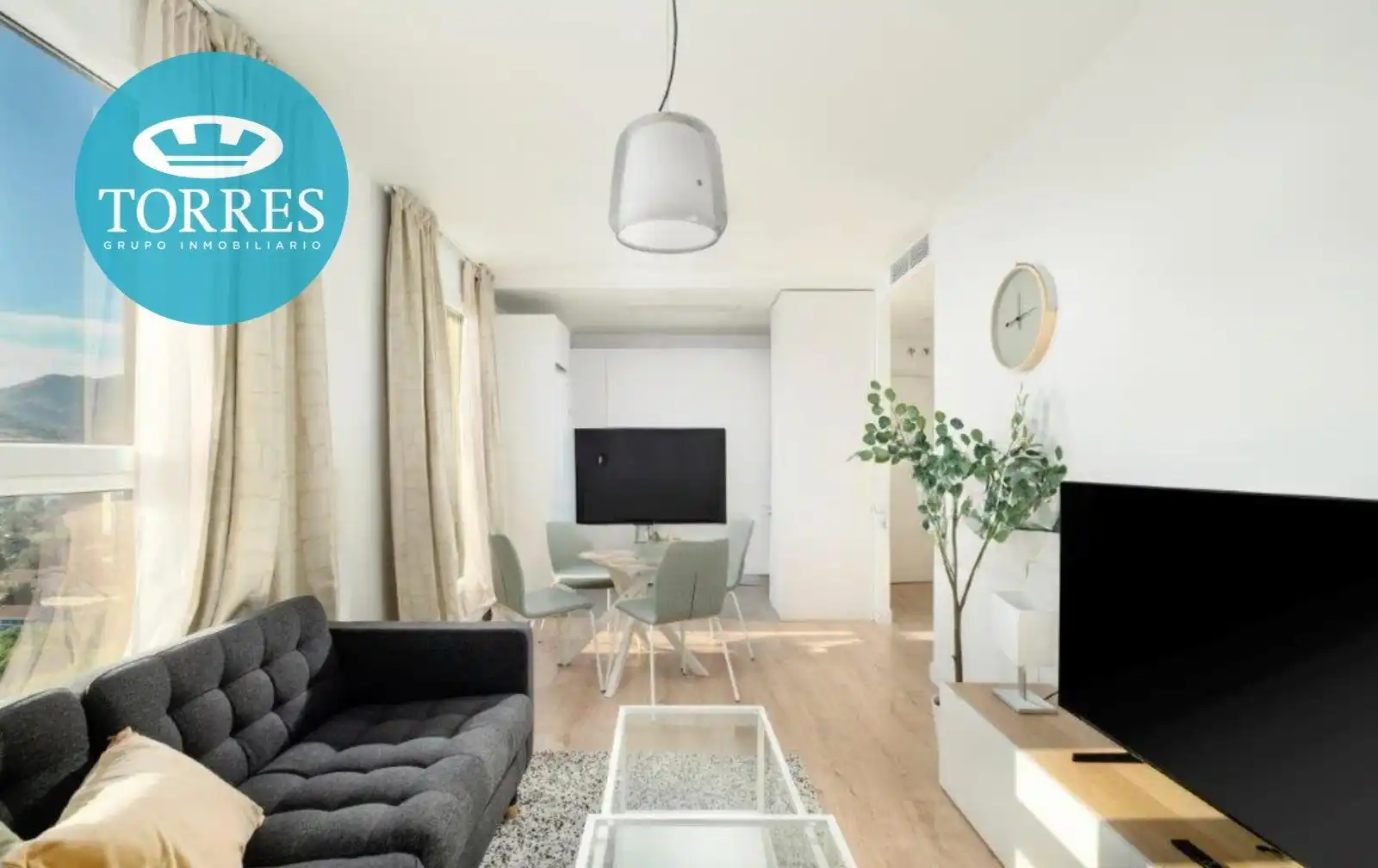 Sala de estar de Piso en venta en Málaga con Aire acondicionado, Amueblado y Piscina comunitaria