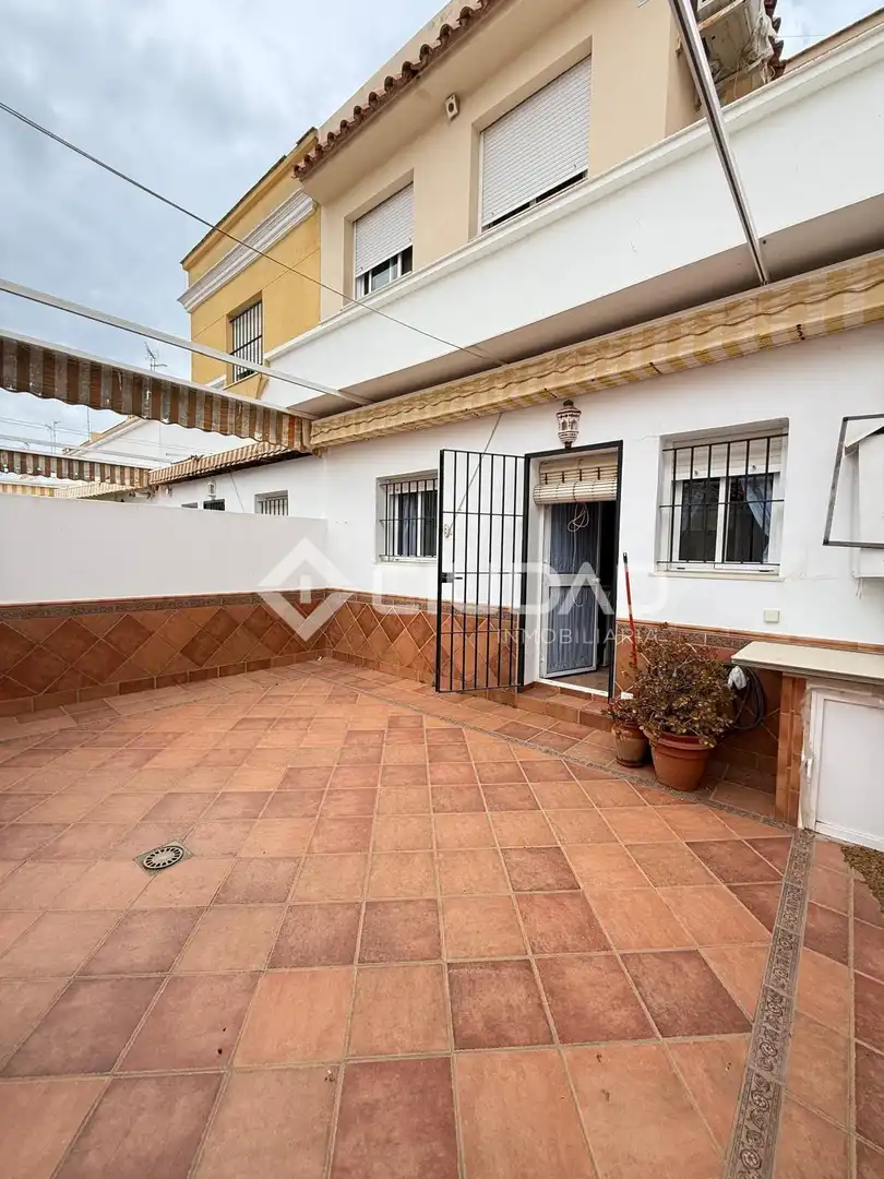 Vista exterior de Casa o xalet en venda en Chipiona amb Terrassa