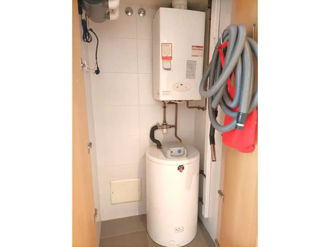 Bathroom of Flat for sale in Vic  with Heating, Parquet flooring and Balcony