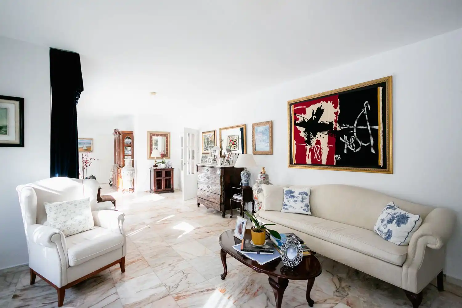 Sala d'estar de Casa o xalet en venda en Boadilla del Monte amb Calefacció, Jardí privat i Traster