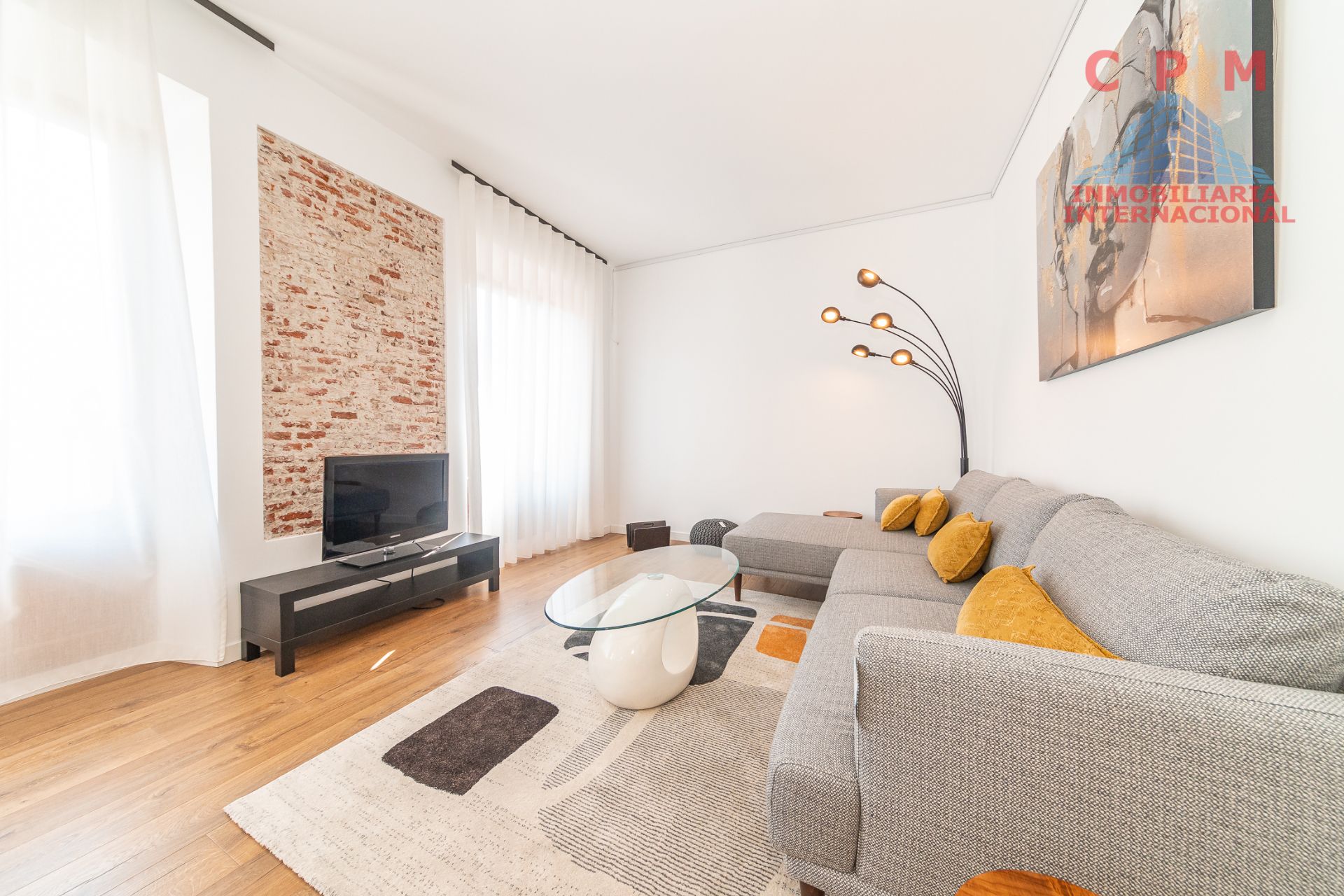 Living room of Flat to rent in  Madrid Capital  with Air Conditioner, Heating and Parquet flooring