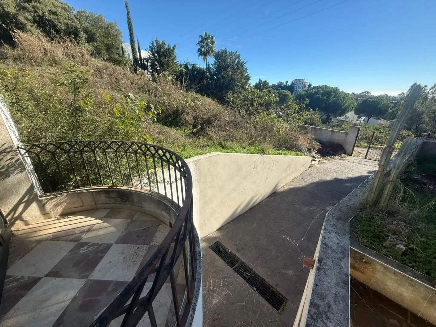 Vista exterior de Casa o chalet en venta en Estepona con Calefacción, Jardín privado y Terraza