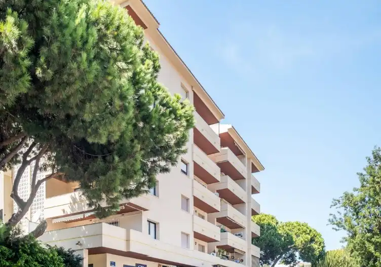 Vista exterior de Apartament en venda en Marbella amb Aire condicionat, Calefacció i Jardí privat