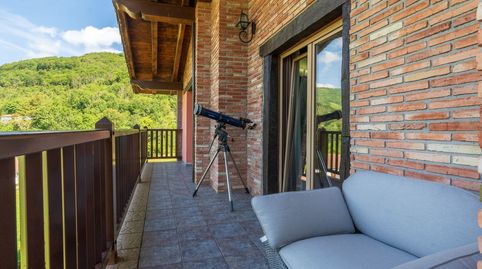 Villa unifamiliar con piscina, apartamento independiente y vistas en Elduain.