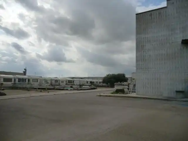 Vista exterior de Nau industrial en venda en Torroella de Montgrí
