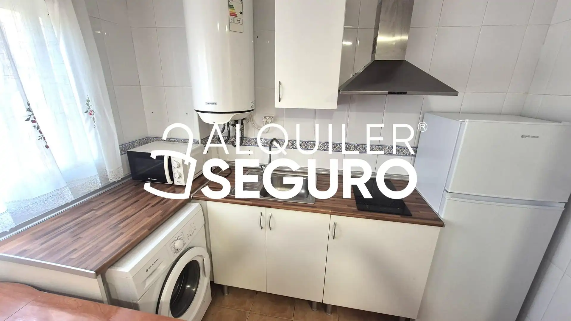 Cocina de Piso de alquiler en Madrid con Calefacción y Amueblado