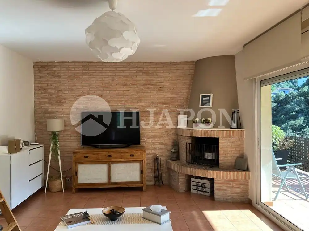 Sala d'estar de Casa o xalet en venda en Alella amb Aire condicionat, Calefacció i Jardí privat