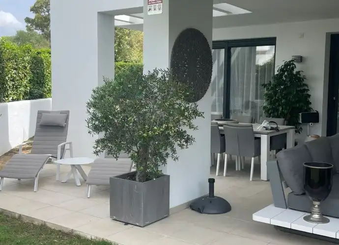 Terrassa de Apartament en venda en Benahavís amb Jardí privat, Terrassa i Traster