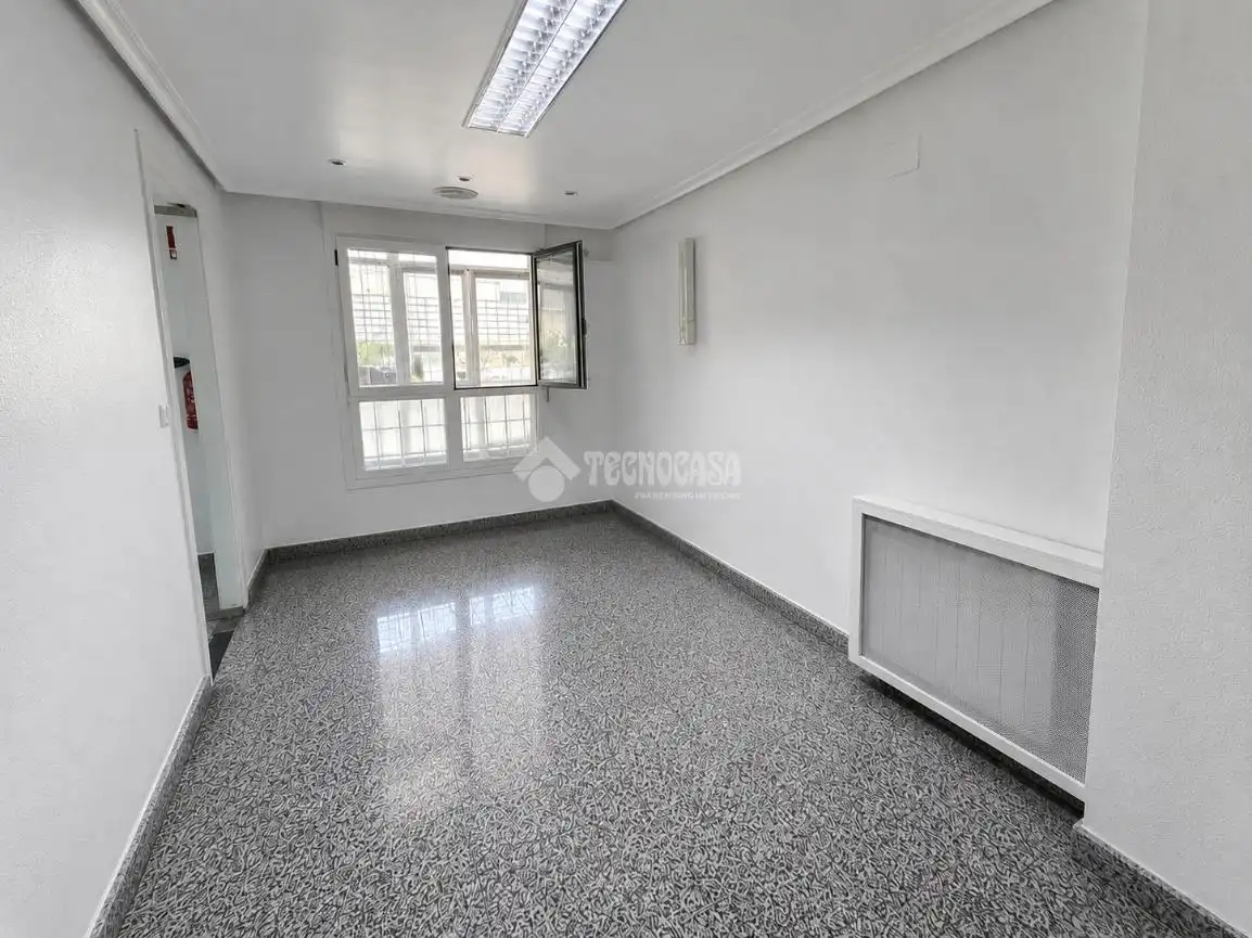 Piso en venta en León Capital  con Calefacción, Terraza y Trastero