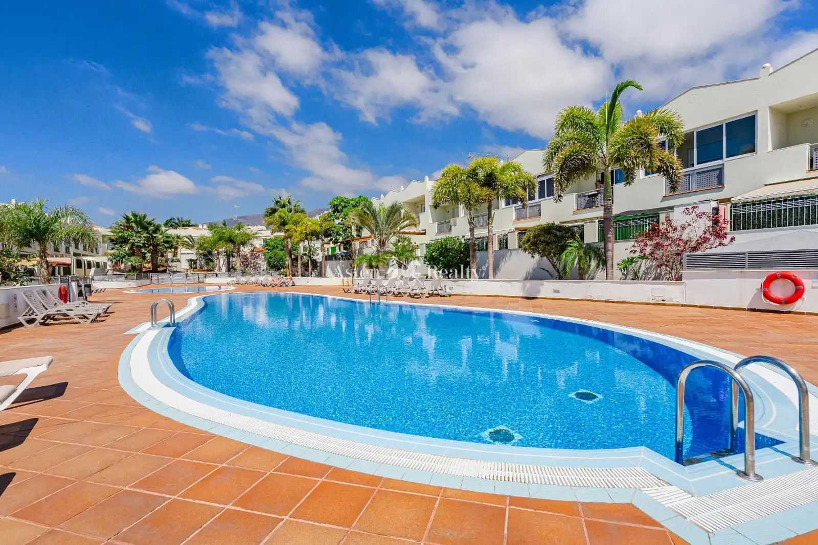 Piscina de Local en venta en Adeje con Aire acondicionado, Amueblado y Internet