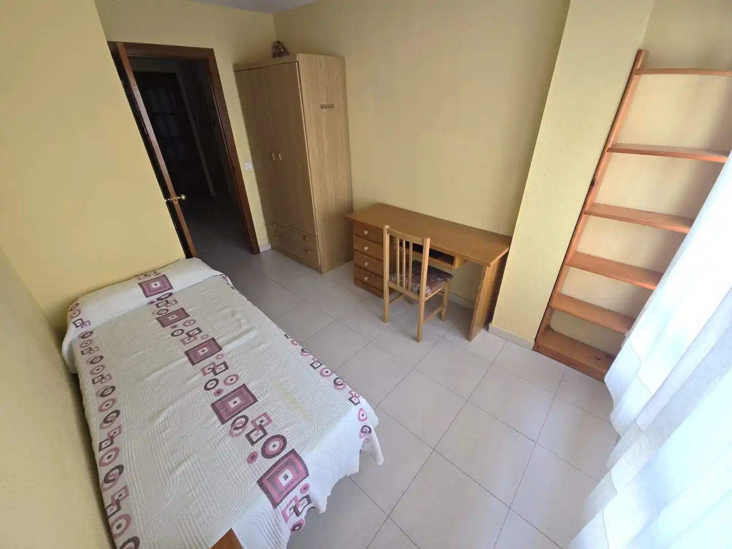Schlafzimmer von Wohnung zur Miete in Casco Antiguo
