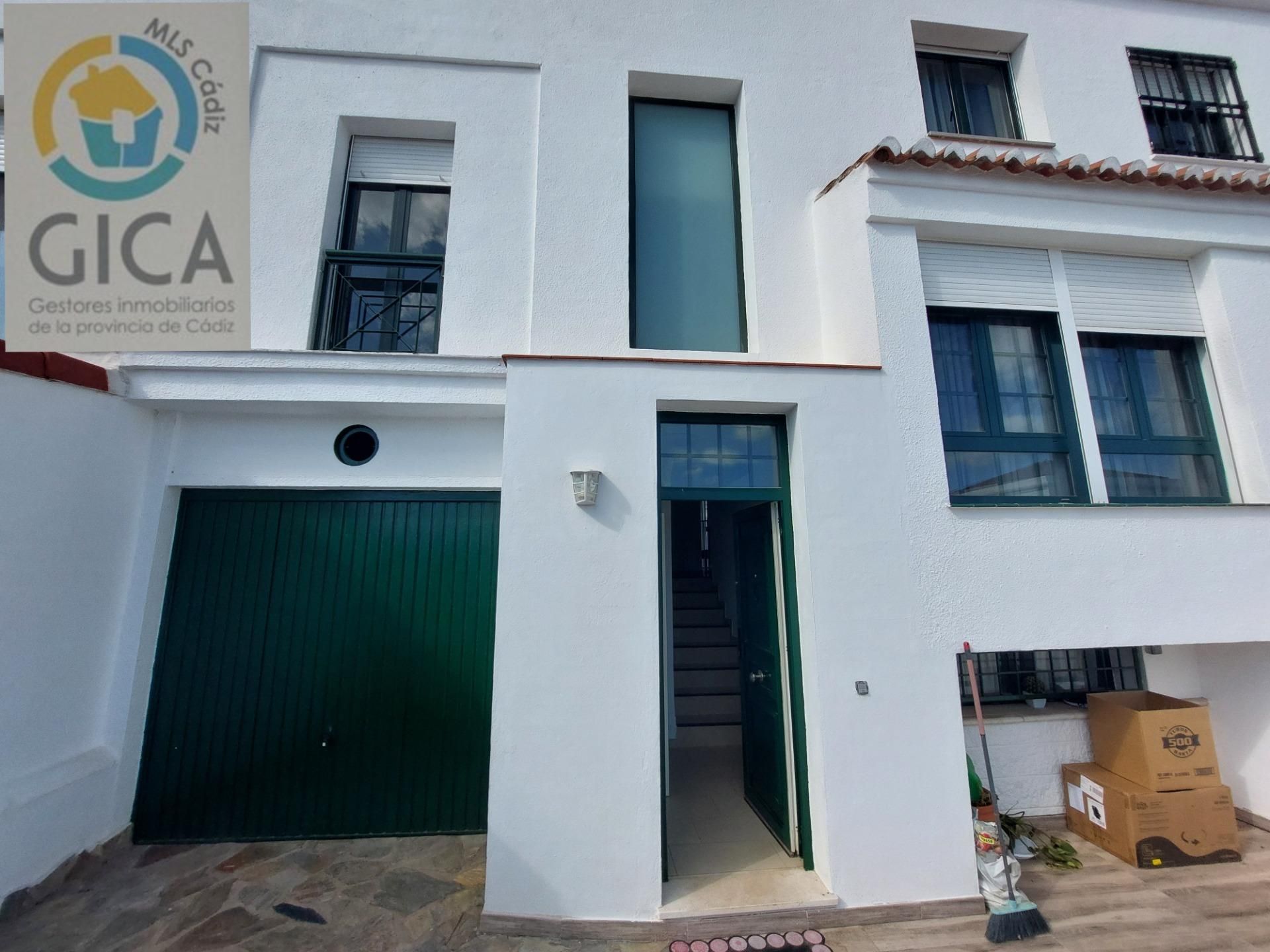 Vista exterior de Casa o xalet en venda en Algeciras amb Traster i Balcó