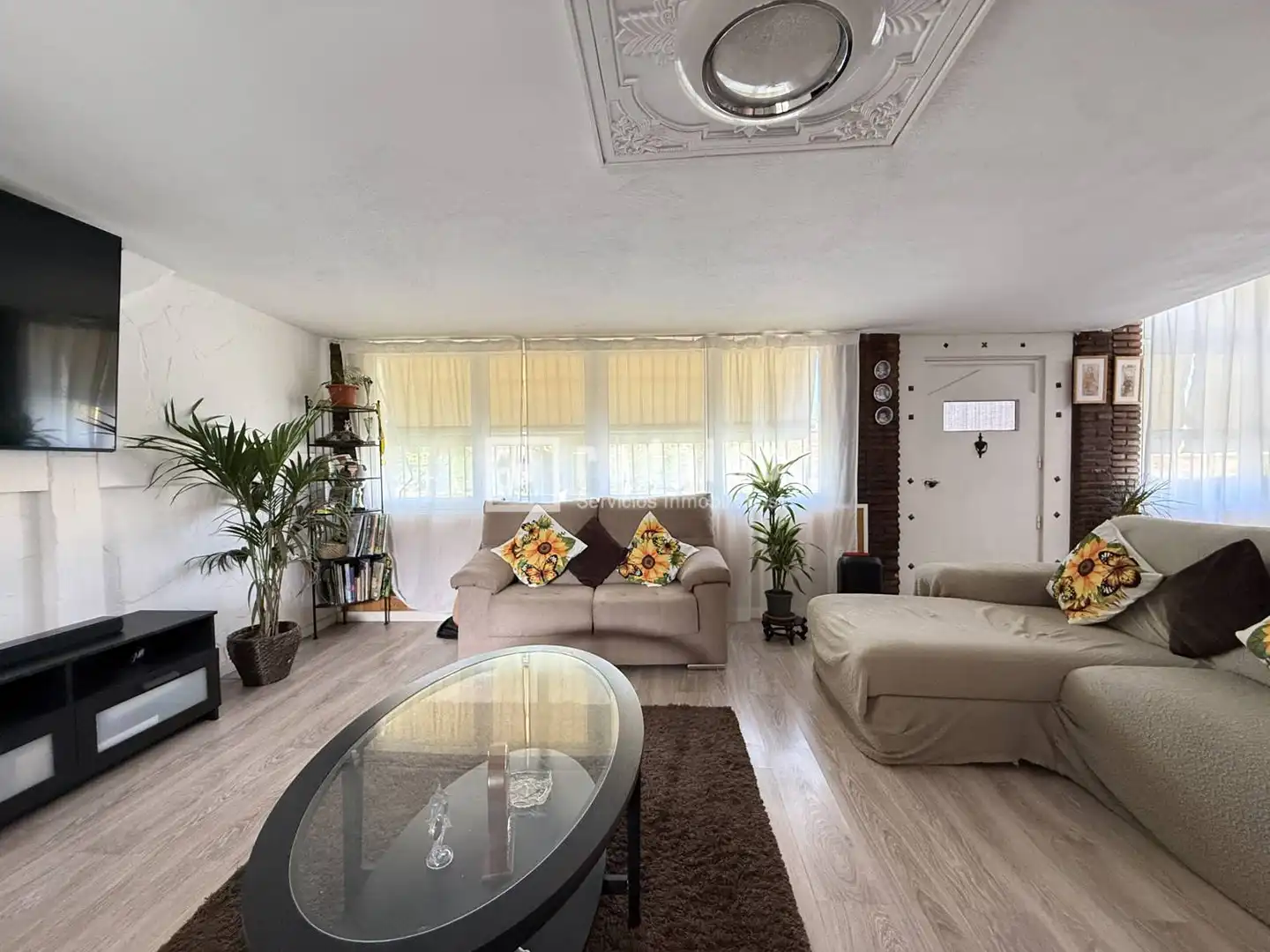 Sala d'estar de Casa o xalet en venda en Alhaurín de la Torre amb Aire condicionat, Jardí privat i Terrassa