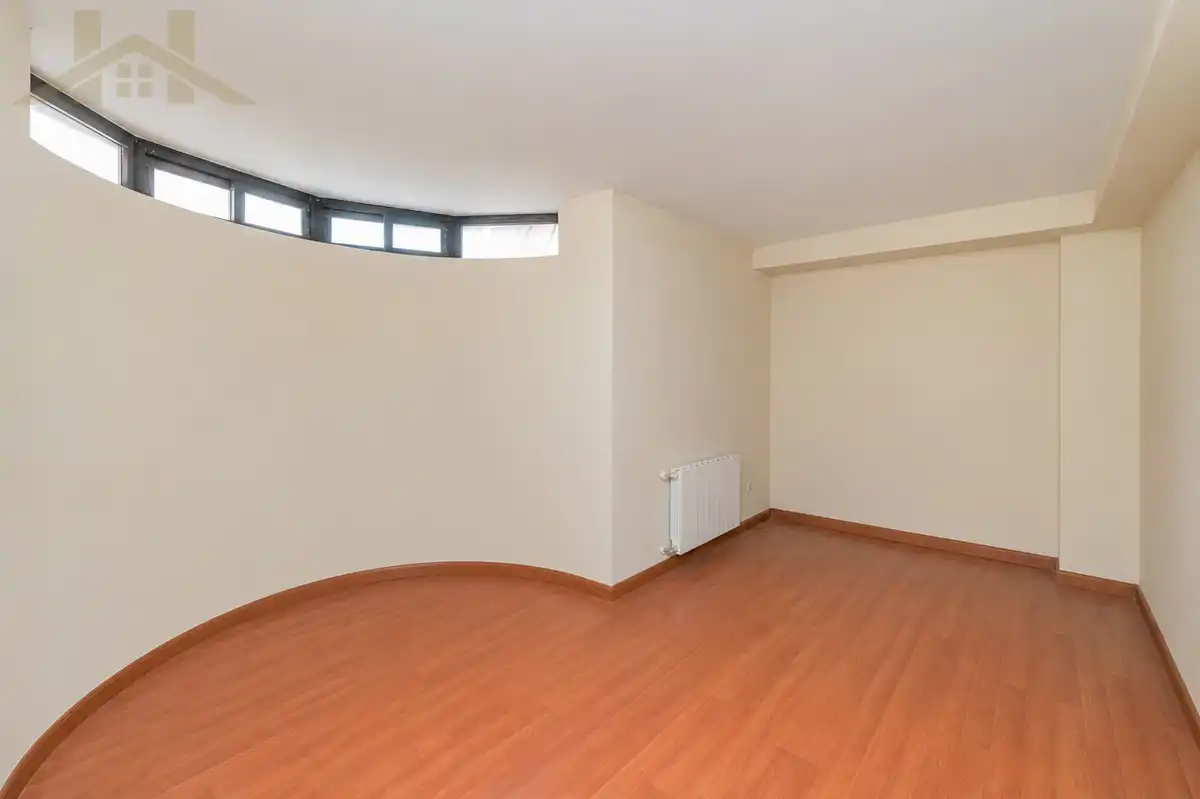 Einfamilien-Reihenhaus zum Verkauf in Valdemoro mit Klimaanlage, Privatgarten und Möbliert