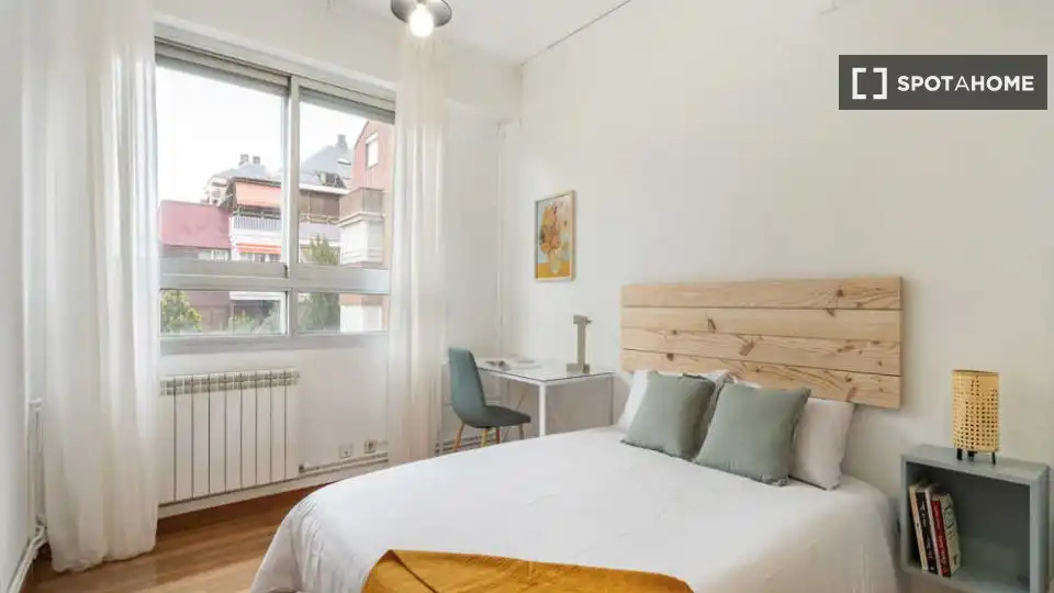 Bedroom of Flat for rent in Madrid  with Air Conditioner, Heating and Furnished