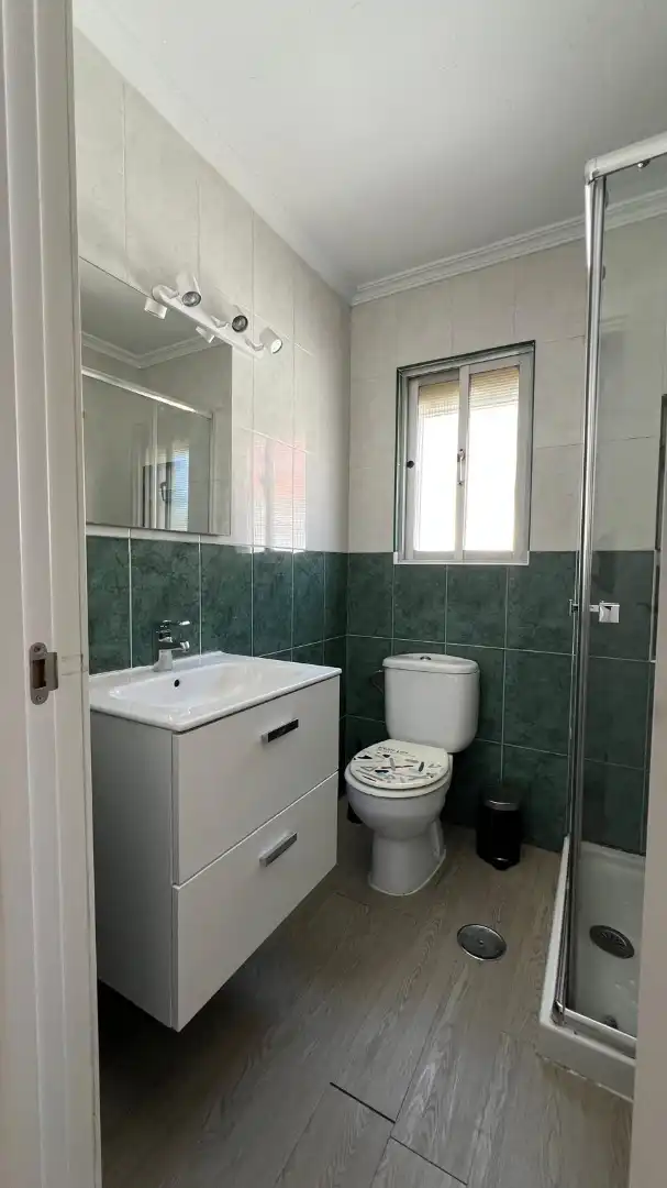 Badezimmer von Wohnungen zum Verkauf in Málaga mit Klimaanlage, Heizung und Möbliert