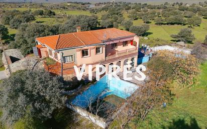 Außenansicht von Country house zum verkauf in Cáceres Capital mit Terrasse und Schwimmbad