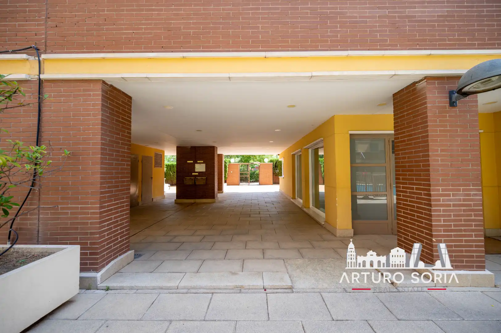 Flat for rent in Madrid  with Storage room and Community pool