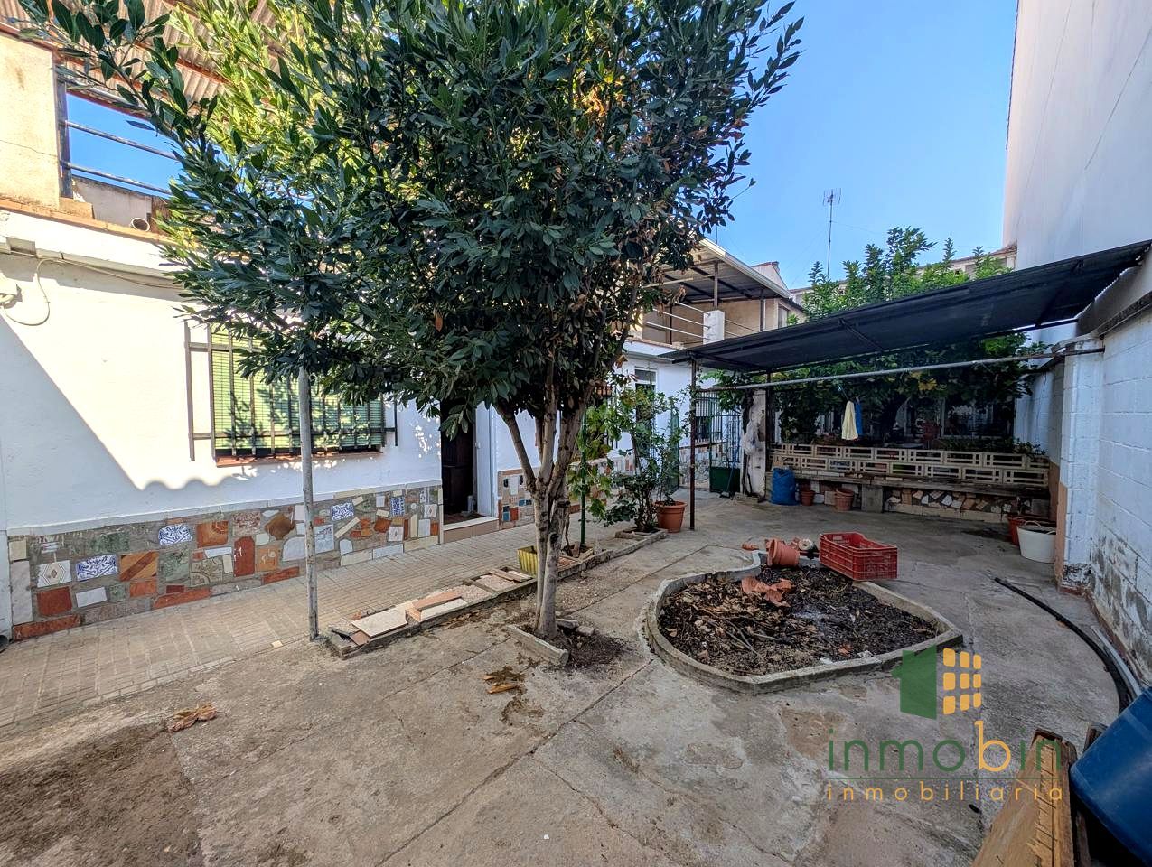 Exterior view of House or chalet for sale in Don Benito  with Private garden, Storage room and Furnished