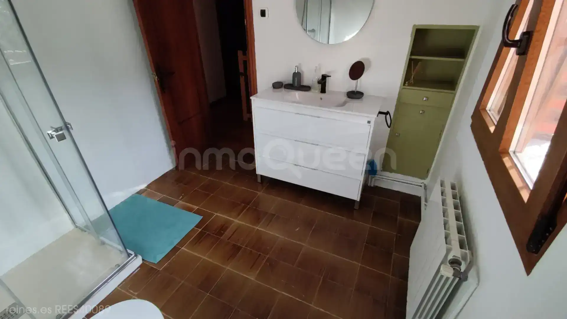 Bathroom of Houses for sale in Peñarrubia  with Heating, Private garden and Furnished