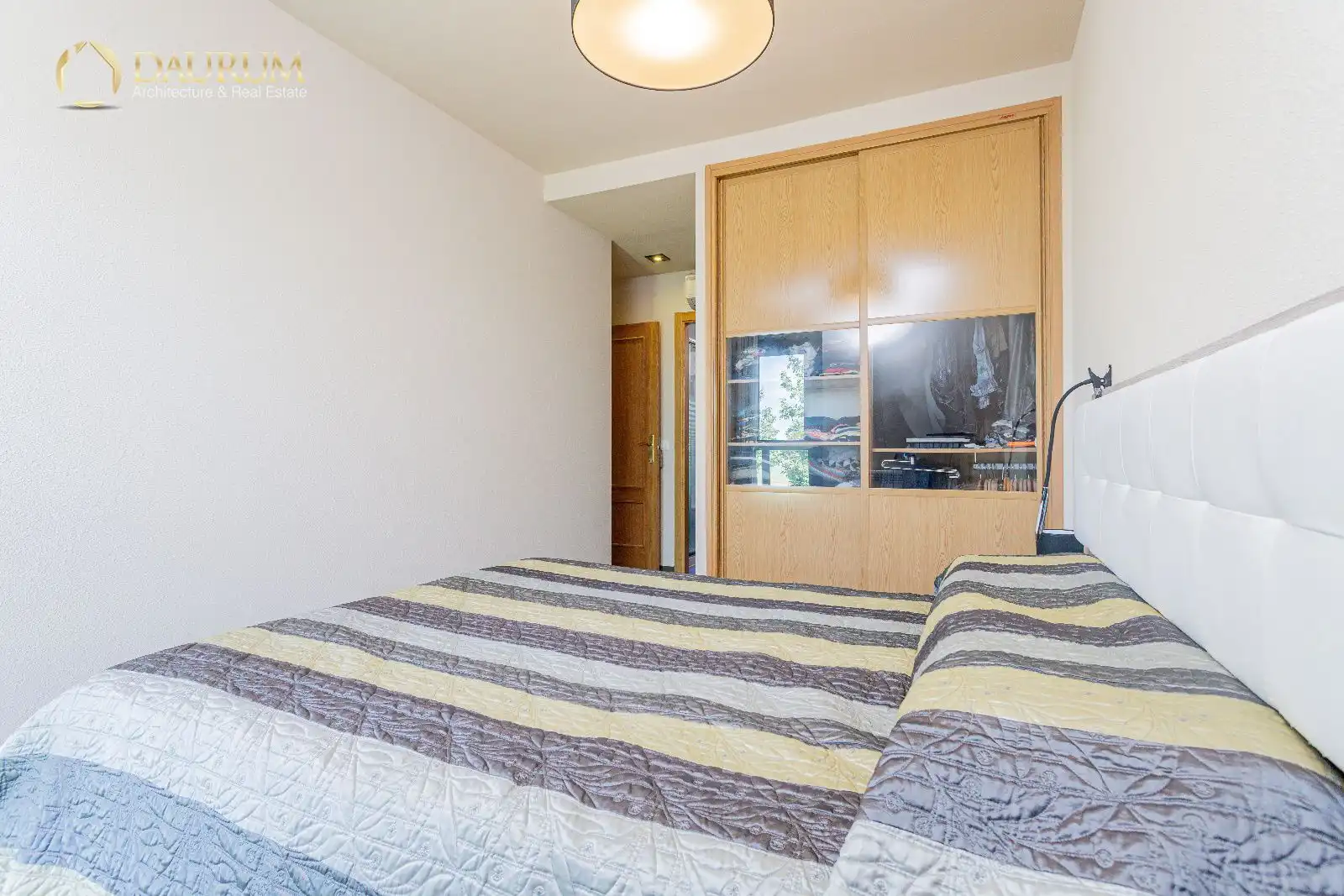 Habitación de Casa adosada en venta en Meco con Aire acondicionado, Calefacción y Jardín privado