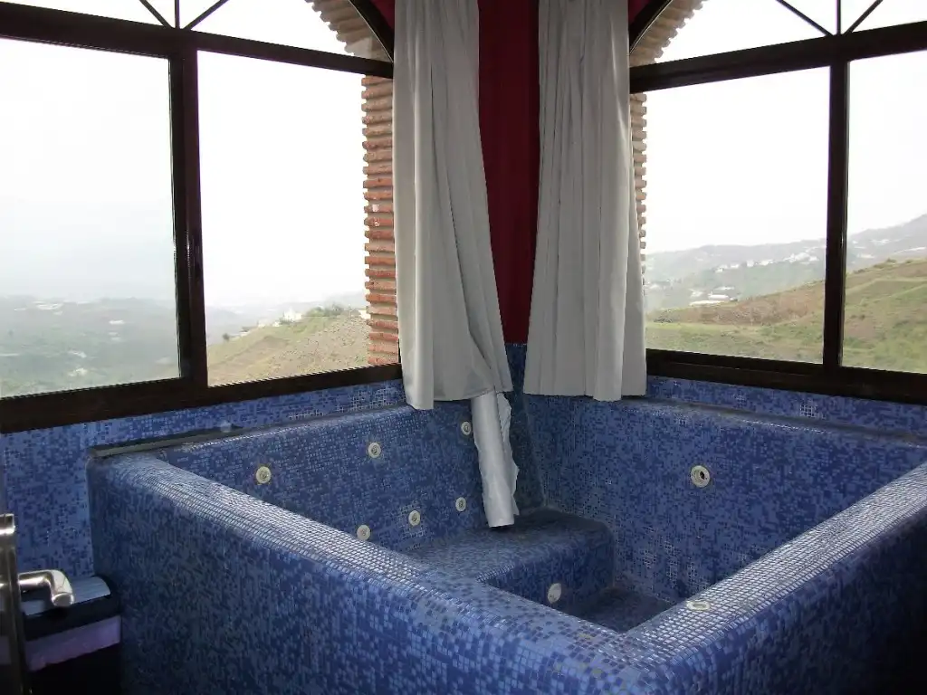 Bany de Finca rústica en venda en Iznate amb Piscina i Moblat