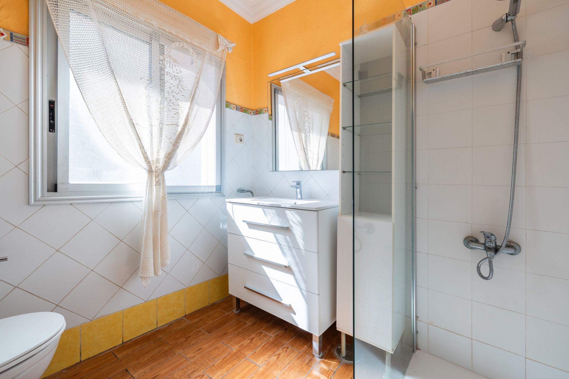 Bathroom of Flat for sale in Las Palmas de Gran Canaria  with Air Conditioner and Storage room