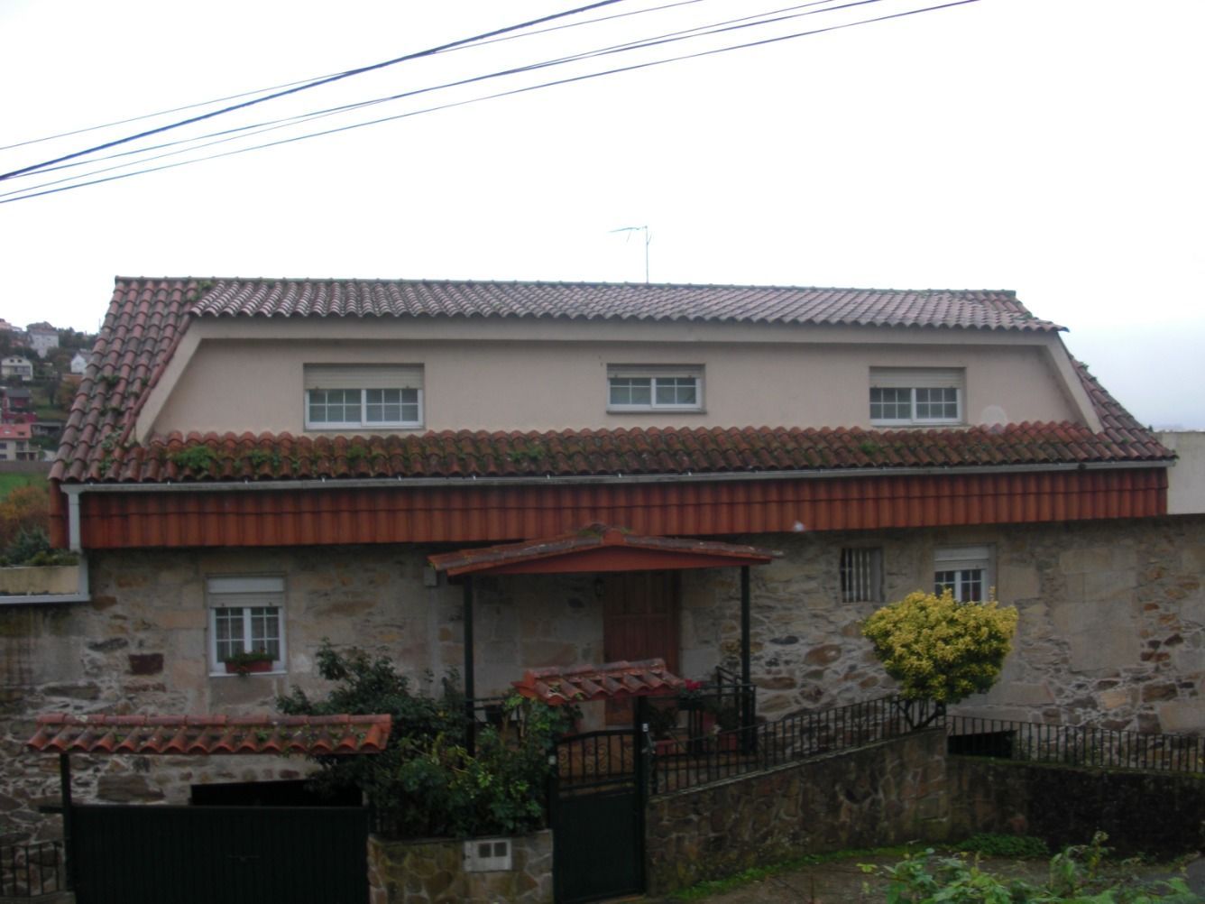 Vista exterior de Casa o xalet en venda en Vigo  amb Jardí privat, Parquet i Terrassa