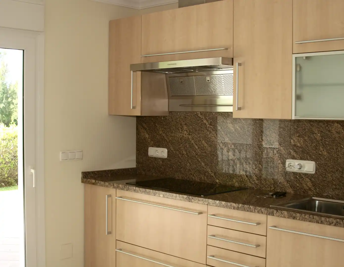 Cuina de Casa o xalet en venda en Marbella amb Aire condicionat, Calefacció i Jardí privat