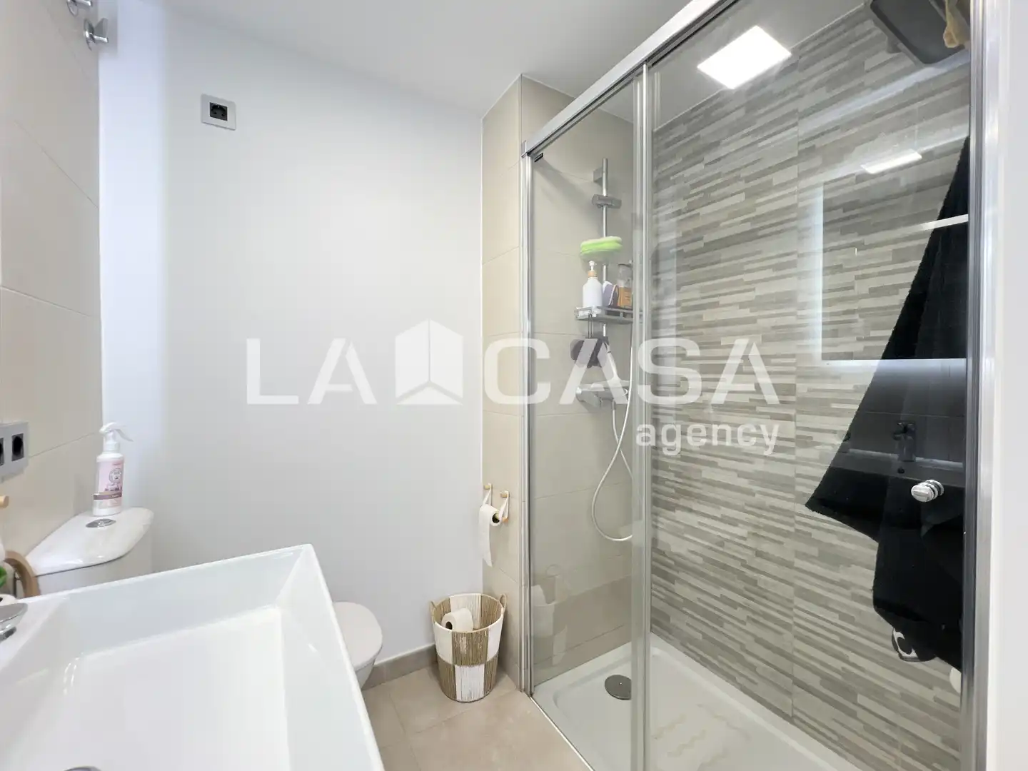 Baño de Piso en venta en Badalona con Terraza, Trastero y Balcón