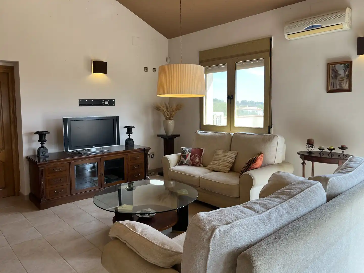 Sala d'estar de Casa o xalet en venda en Ontinyent amb Aire condicionat, Calefacció i Jardí privat