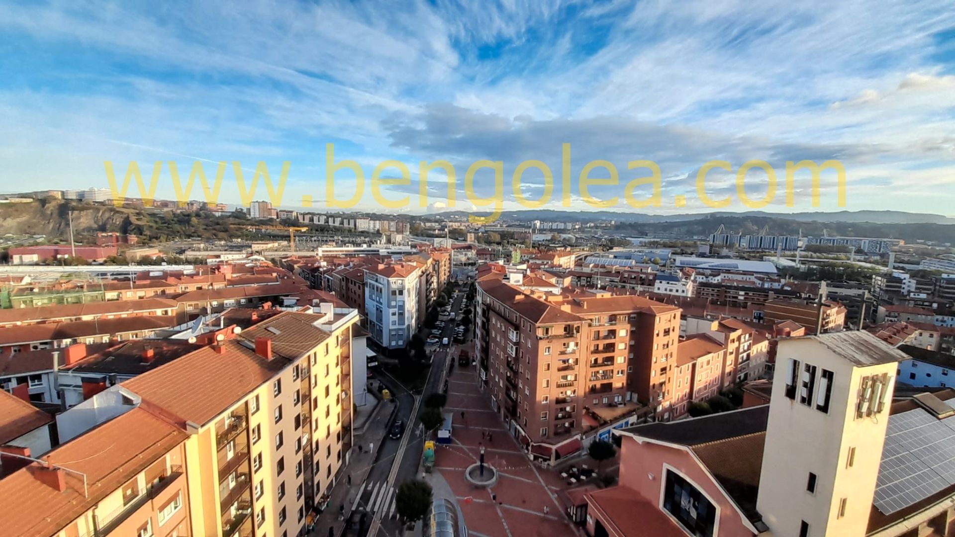 Vista exterior de Piso en venta en Barakaldo  con Calefacción y Balcón