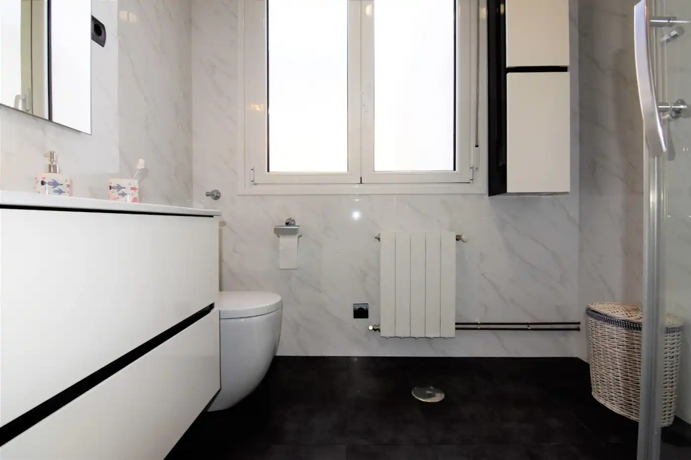 Bathroom of Flat for rent in Santander  with Heating, Terrace and Furnished