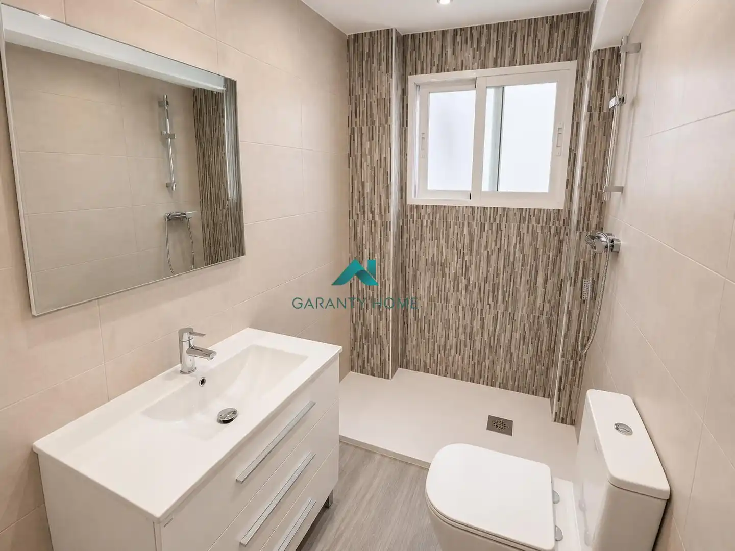 Bathroom of Flat for sale in Jaén  with Storage room, Furnished and Balcony